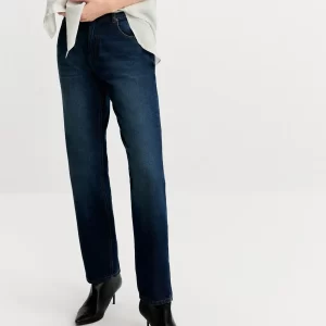 Calça jeans escuro reta