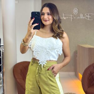 Blusa Feminina em Linho com Renda Frontal