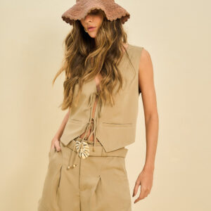 Short Feminino Com Pregas E Cinto