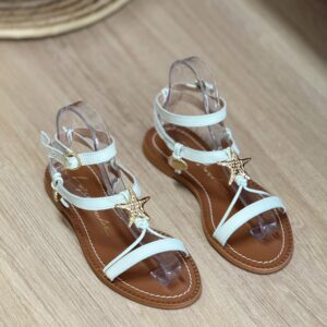 SANDÁLIA RASTEIRA EM COURO COM ENFEITE METÁLICO ESTRELA