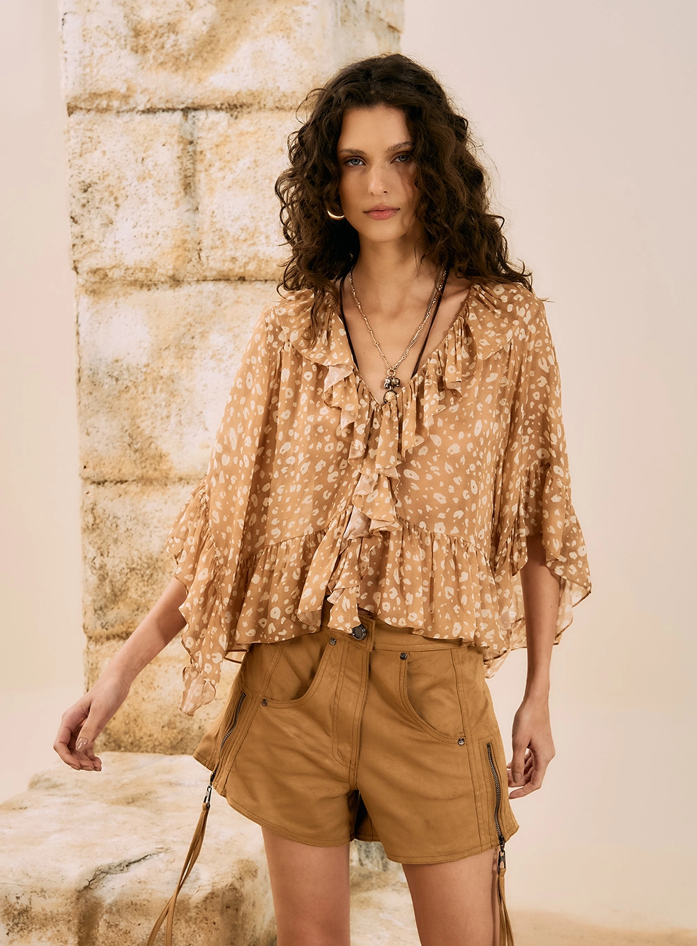 Blusa Fluída Com Babados Animal Print - Imagem 2