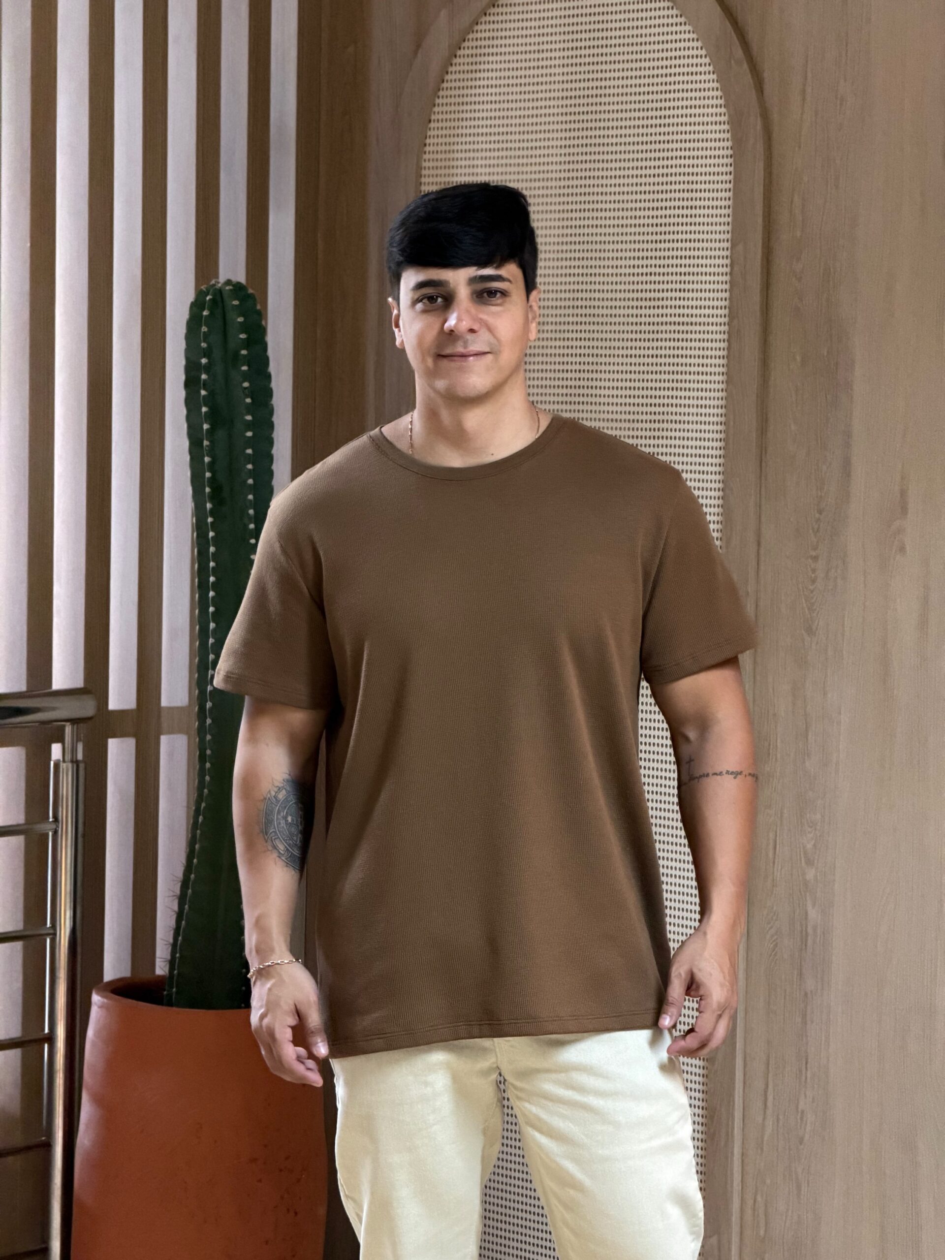 camiseta regular waffle caramelo