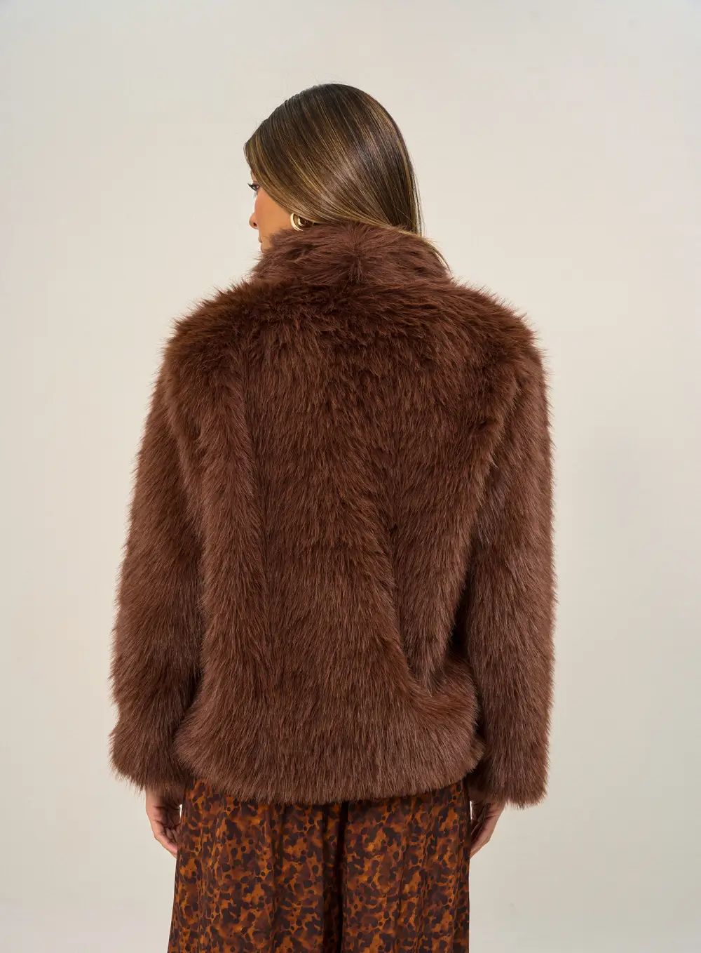 Casaco Curto em Pelo Sintético - Imagem 3