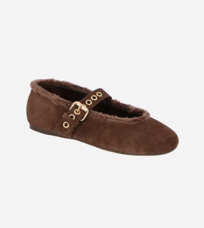 SAPATILHA EM CAMURÇA MARROM COM PELO