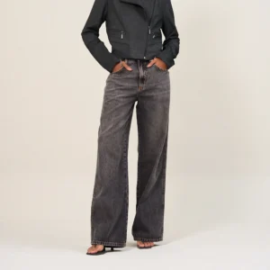 Calça Feminina Jeans Com Lavagem Escura