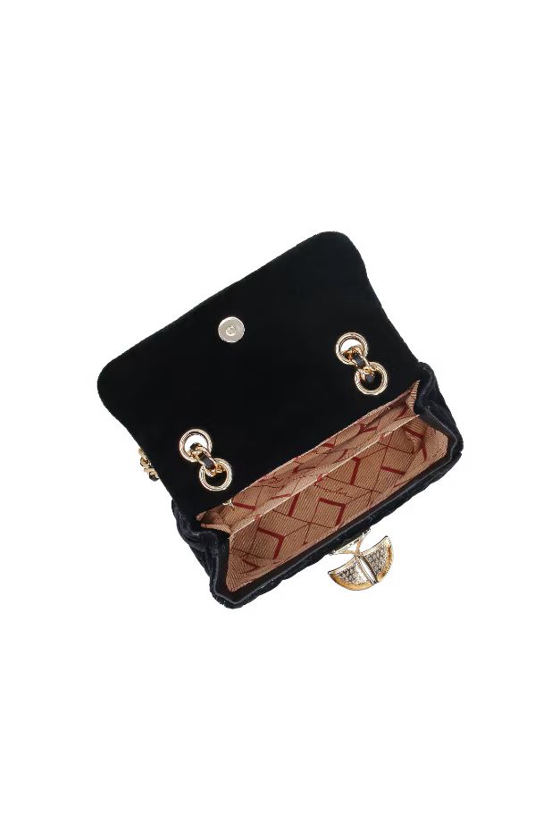 BOLSA PEQUENA EM VELUDO PRETO ACOLCHOADA - Imagem 5