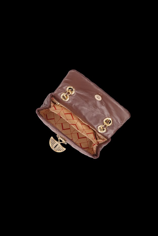 BOLSA PEQUENA ACOLCHOADA EM COURO MARROM - Imagem 2