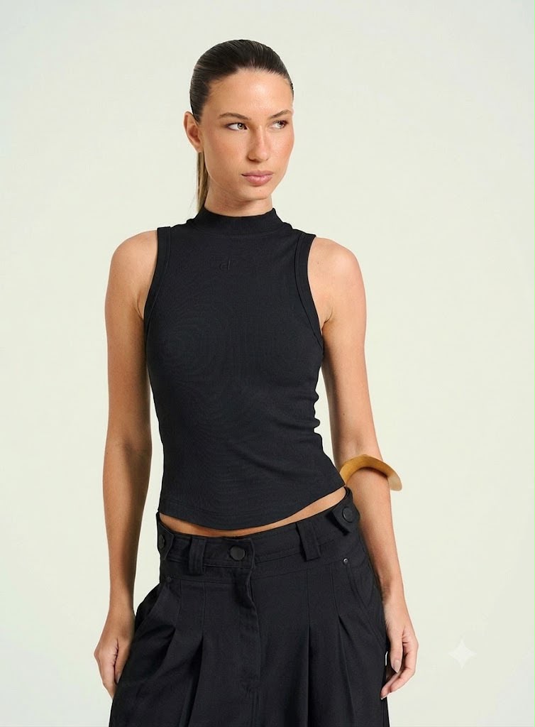 Blusa Feminina Com Gola Alta -preta