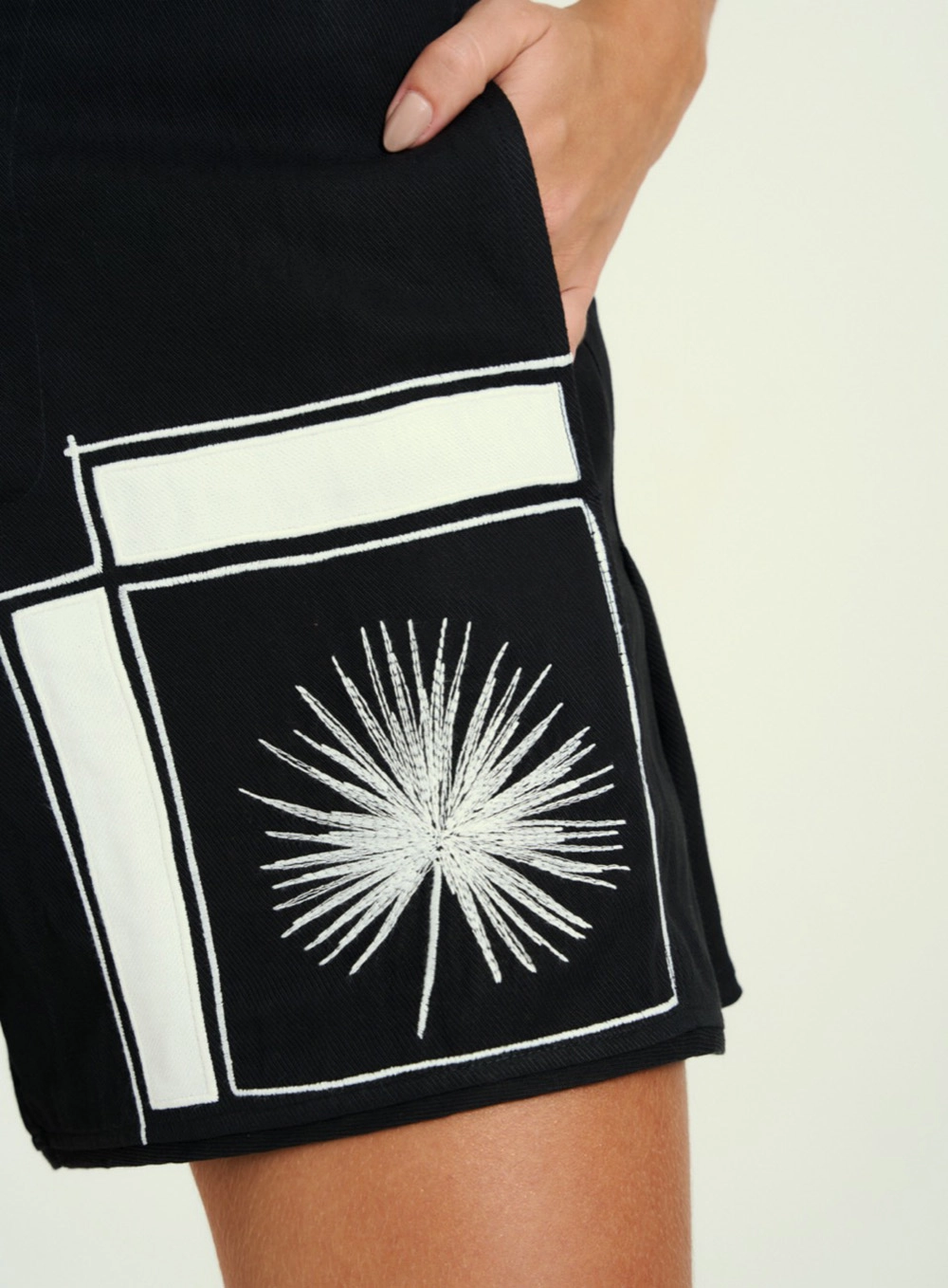 Shorts Feminino Alfaiataria Bordado - Imagem 3