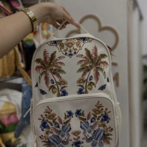 mochila me leva albania ow