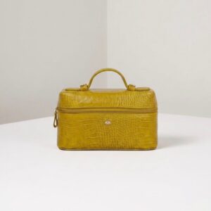BOLSA VANITY MÉDIA EM COURO CROCO DACAR EDAMAME